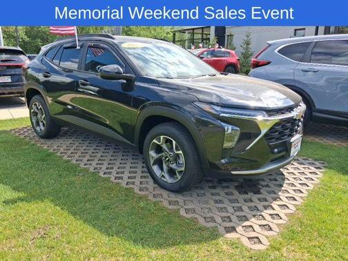 Mosaic Black Metallic 2025 Chevrolet Trax LT