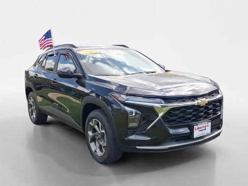 Mosaic Black Metallic 2025 Chevrolet Trax LT