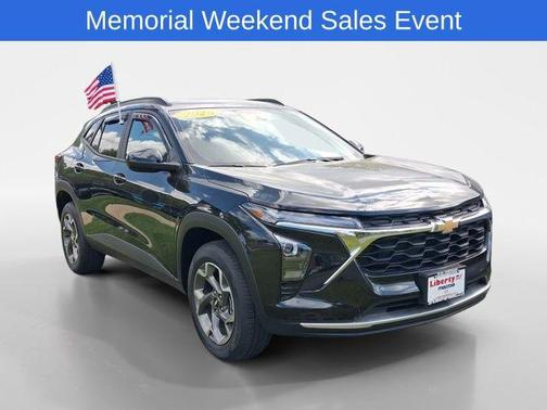 Mosaic Black Metallic 2025 Chevrolet Trax LT