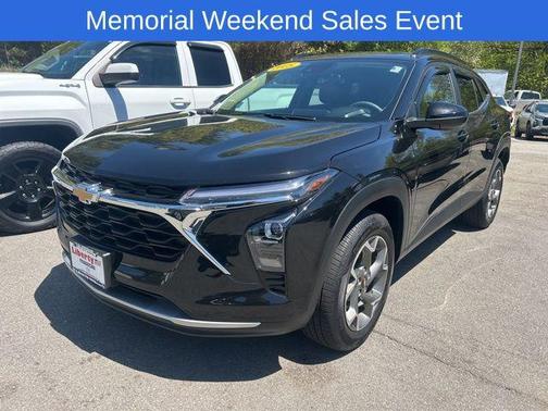 Mosaic Black Metallic 2025 Chevrolet Trax LT