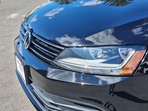 Black 2017 Volkswagen Jetta 1.4T SE