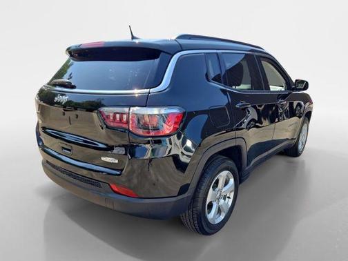 Diamond Black Crystal Pearlcoat 2019 Jeep Compass Latitude