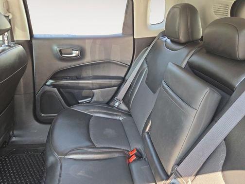 Diamond Black Crystal Pearlcoat 2019 Jeep Compass Latitude