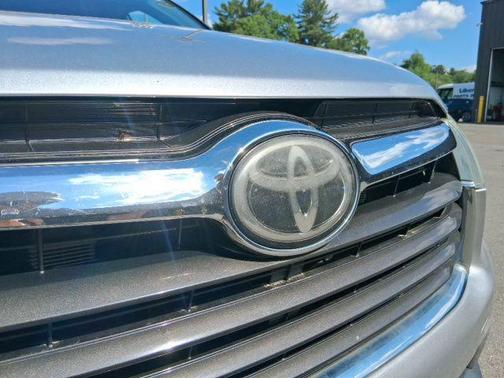 Silver Sky Metallic 2014 Toyota Highlander Limited Platinum