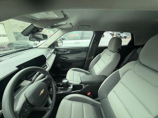 Mosaic Black Metallic 2025 Chevrolet Trailblazer LT