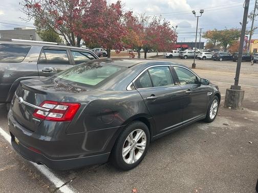 2018 Ford Taurus SE