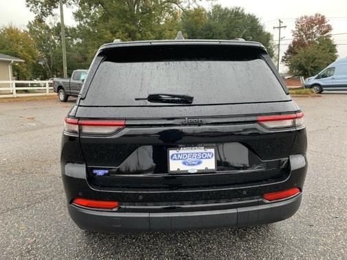 2024 Jeep Grand Cherokee LAREDO