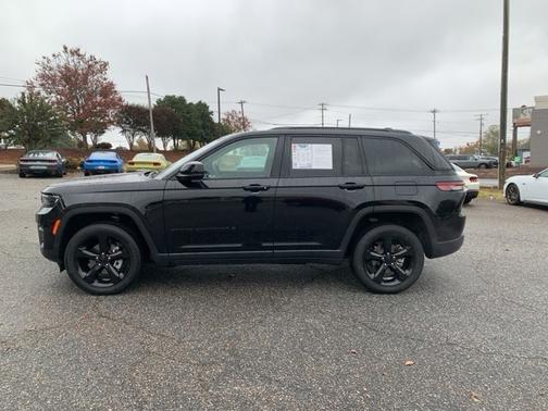 2024 Jeep Grand Cherokee LAREDO