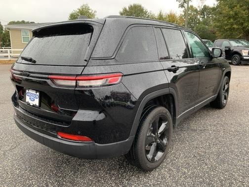 2024 Jeep Grand Cherokee LAREDO