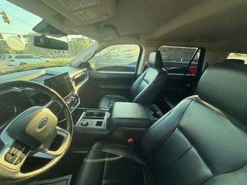 AGATE BLACK METALLIC 2024 Ford Expedition XLT