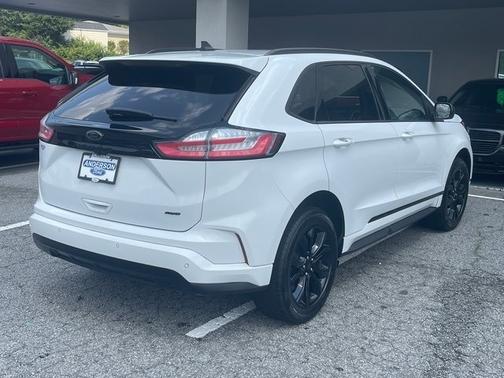 2022 Ford Edge SE