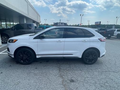 2022 Ford Edge SE