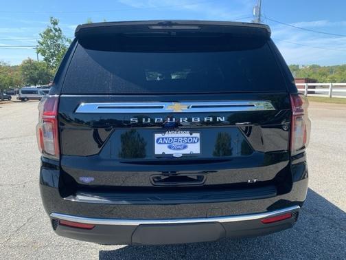 2023 Chevrolet Suburban LT