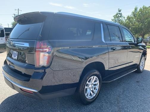 2023 Chevrolet Suburban LT