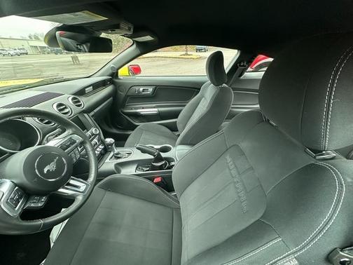 2021 Ford Mustang ECOBOOST