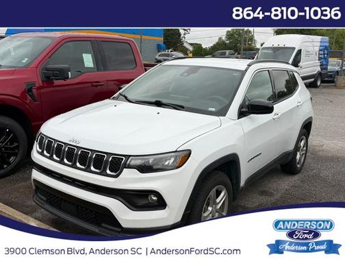 Bright White Clearcoat 2024 Jeep Compass LATITUDE