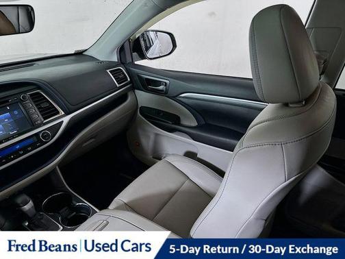 Celestial Silver Metallic 2019 Toyota Highlander Limited