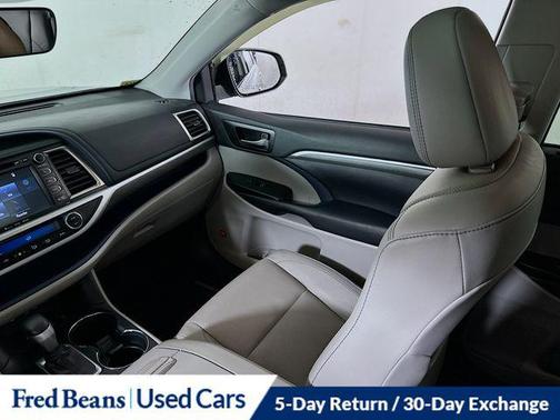 Celestial Silver Metallic 2019 Toyota Highlander Limited