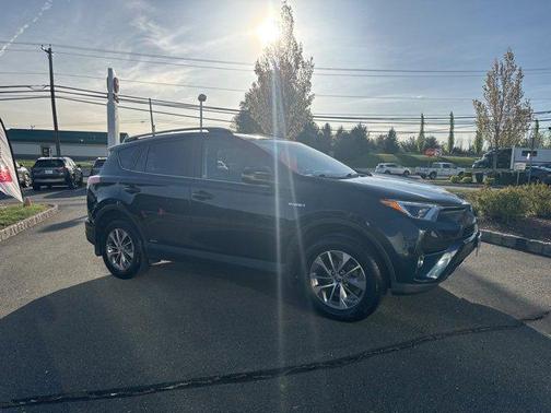 2017 Toyota RAV4 Hybrid XLE