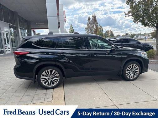 2023 Toyota Highlander Platinum