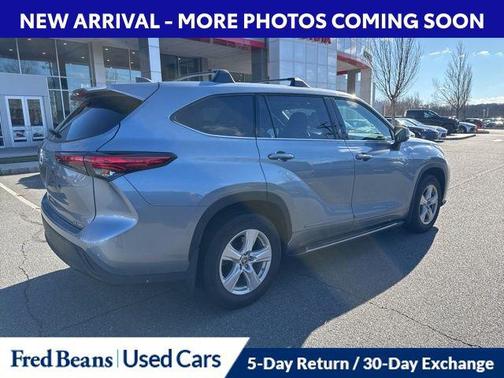 2022 Toyota Highlander LE