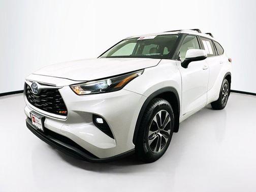 2022 Toyota Highlander Hybrid XLE