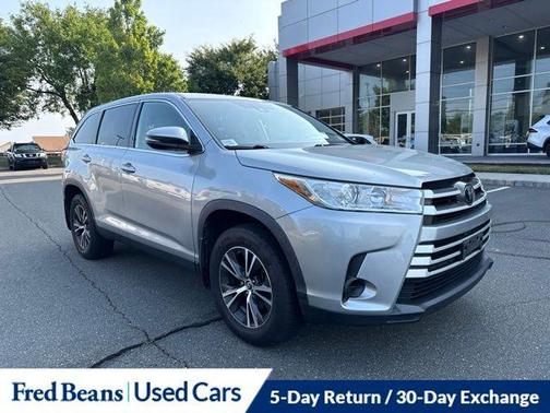Celestial Silver Metallic 2019 Toyota Highlander LE