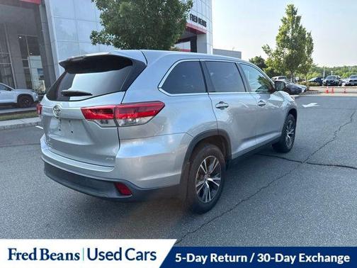 Celestial Silver Metallic 2019 Toyota Highlander LE