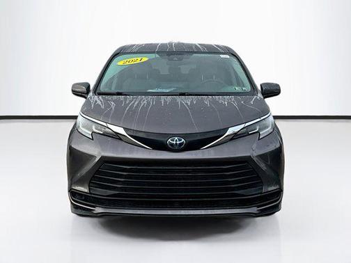 2021 Toyota Sienna LE