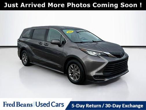2021 Toyota Sienna LE