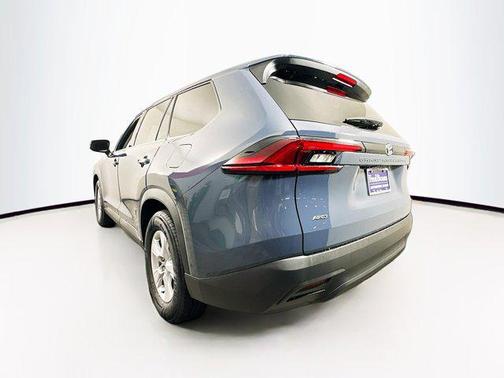 2025 Toyota Highlander LE