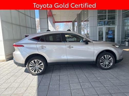 Titanium Glow 2023 Toyota Venza XLE