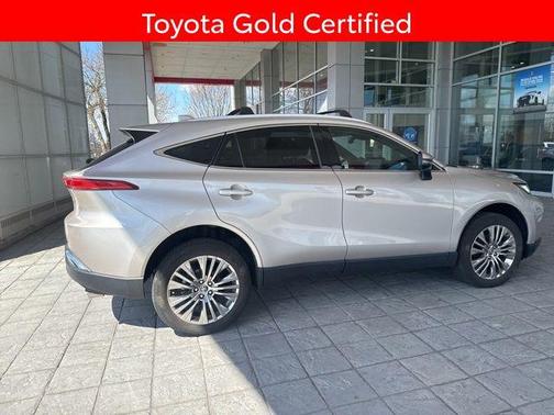 Titanium Glow 2023 Toyota Venza XLE