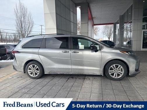 2023 Toyota Sienna XSE 7 Passenger