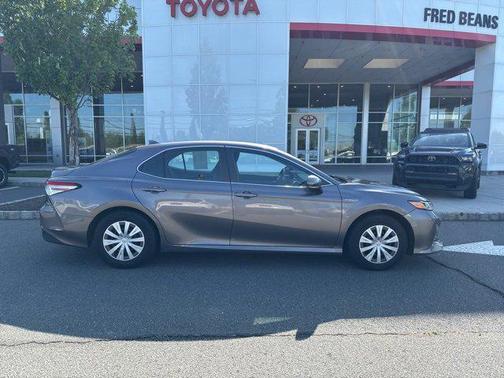 2019 Toyota Camry Hybrid LE
