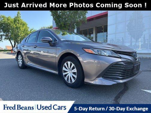 2019 Toyota Camry Hybrid LE