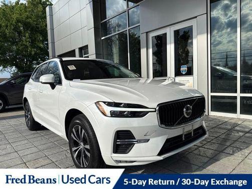 Crystal White Metallic 2023 Volvo XC60 B5 Core