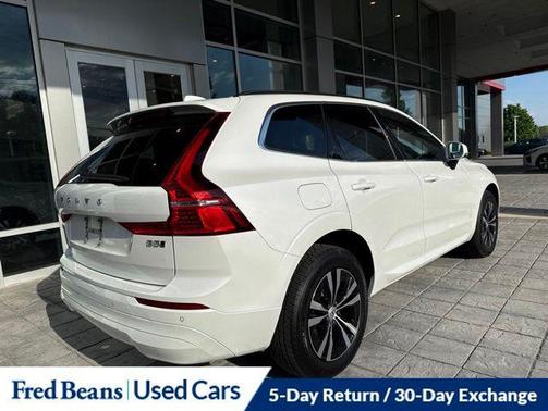 Crystal White Metallic 2023 Volvo XC60 B5 Core
