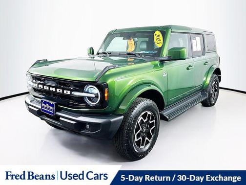 Eruption Green Metallic 2025 Ford Bronco Outer Banks