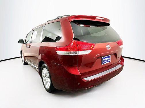 2011 Toyota Sienna XLE