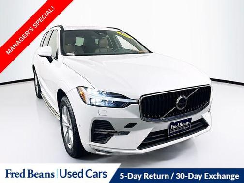 2022 Volvo XC60 B5 Momentum