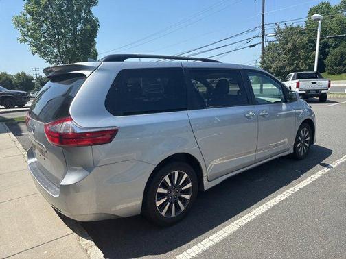 2020 Toyota Sienna XLE