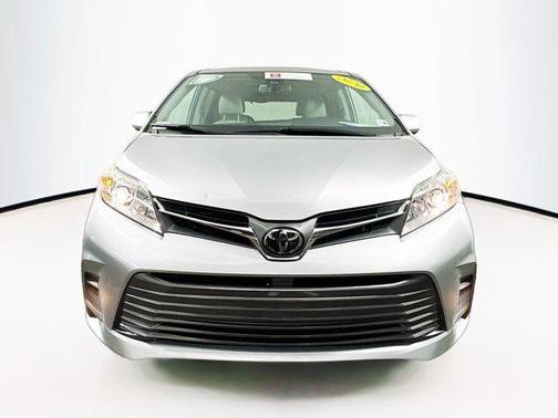 2020 Toyota Sienna XLE