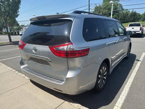 2020 Toyota Sienna XLE