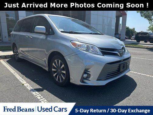 2020 Toyota Sienna XLE
