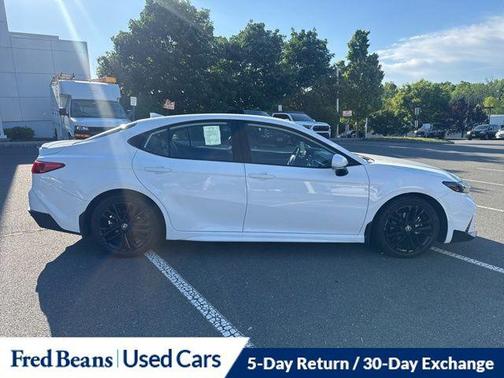 Ice Cap 2025 Toyota Camry SE