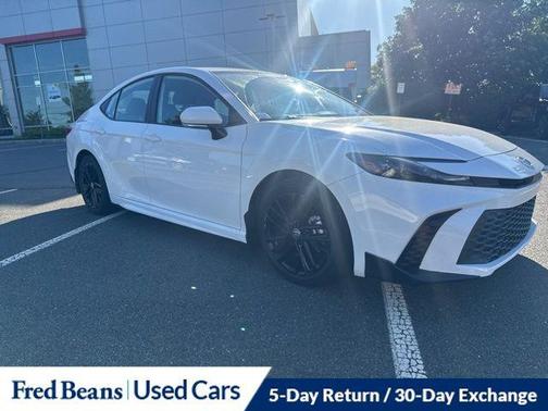 Ice Cap 2025 Toyota Camry SE