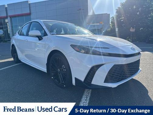 Ice Cap 2025 Toyota Camry SE