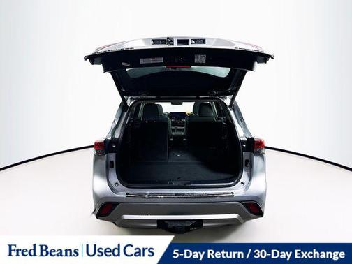 2023 Toyota Highlander Hybrid Platinum