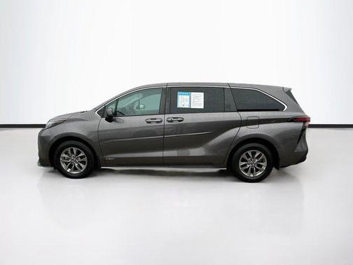 2021 Toyota Sienna LE